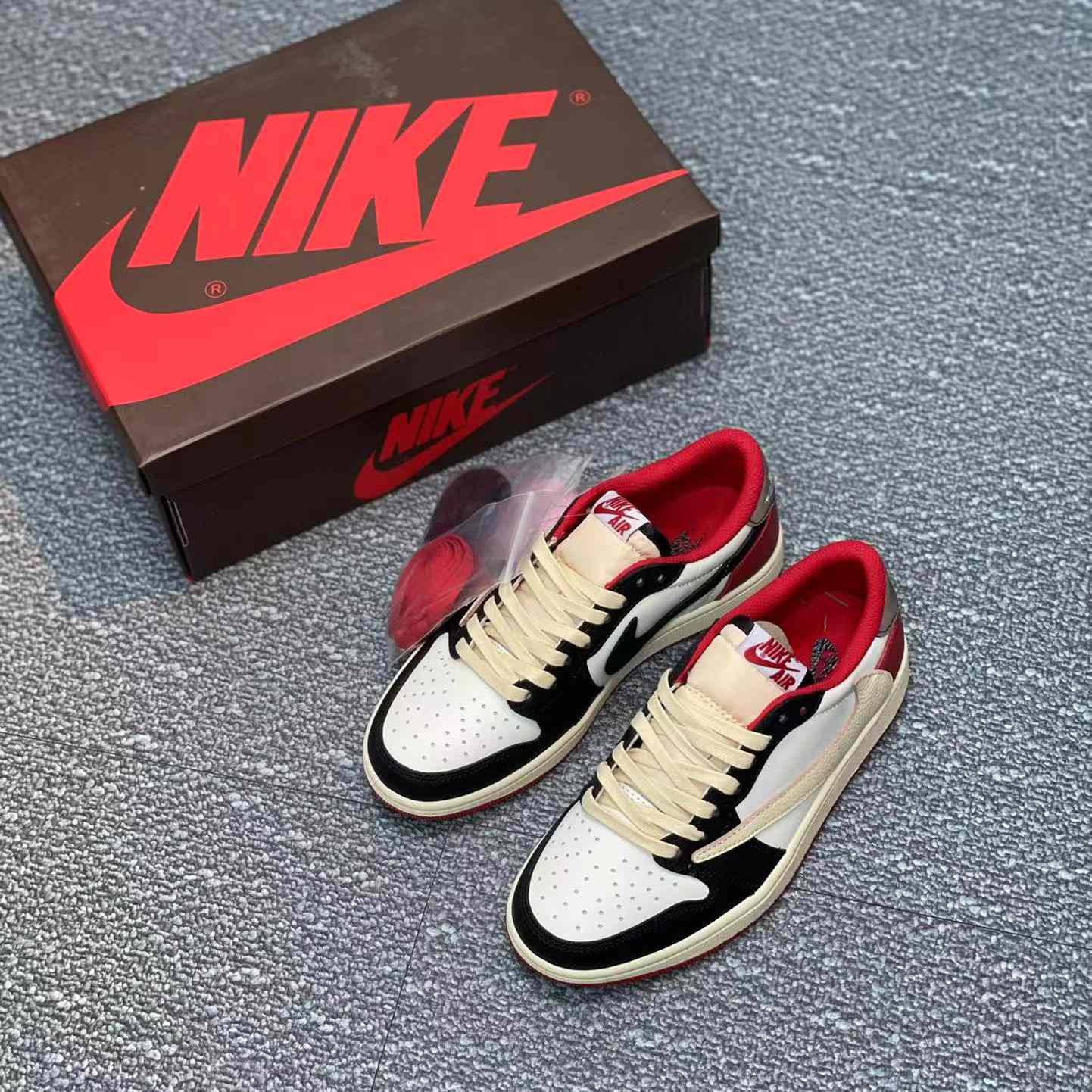 Travis Scott x Air Jordan 1 Low AJ1 Sneaker   cp4275-125 - DopestKickz