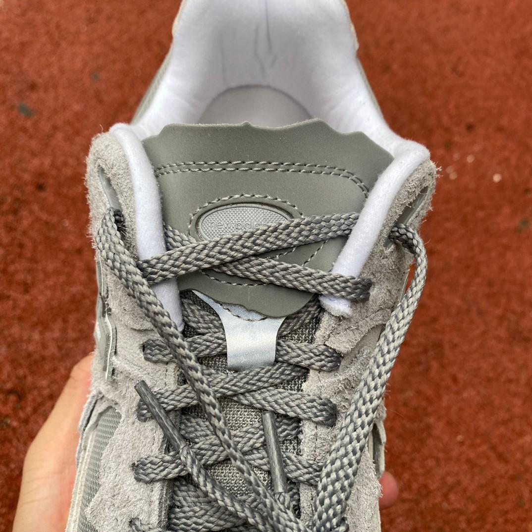 New Balance 2002R Sneakers        M2002RDM - DopestKickz