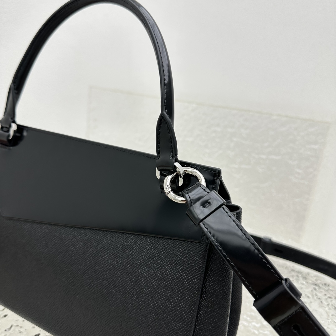 Maison Margiela Small Grained Leather Tote Bag (26x 19x 8cm) - DopestKickz