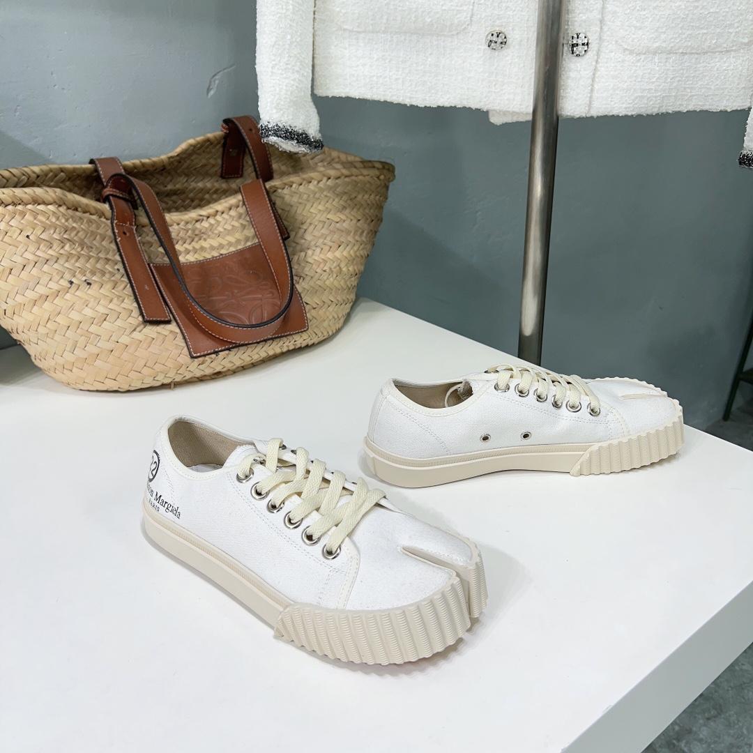 Maison Margiela Tabi Leather Sneakers - DopestKickz