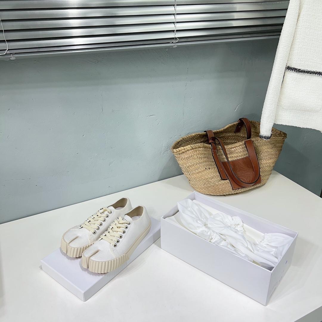 Maison Margiela Tabi Leather Sneakers - DopestKickz