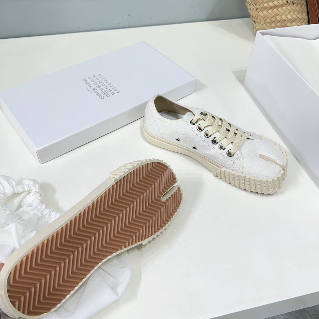 Maison Margiela Tabi Leather Sneakers - DopestKickz