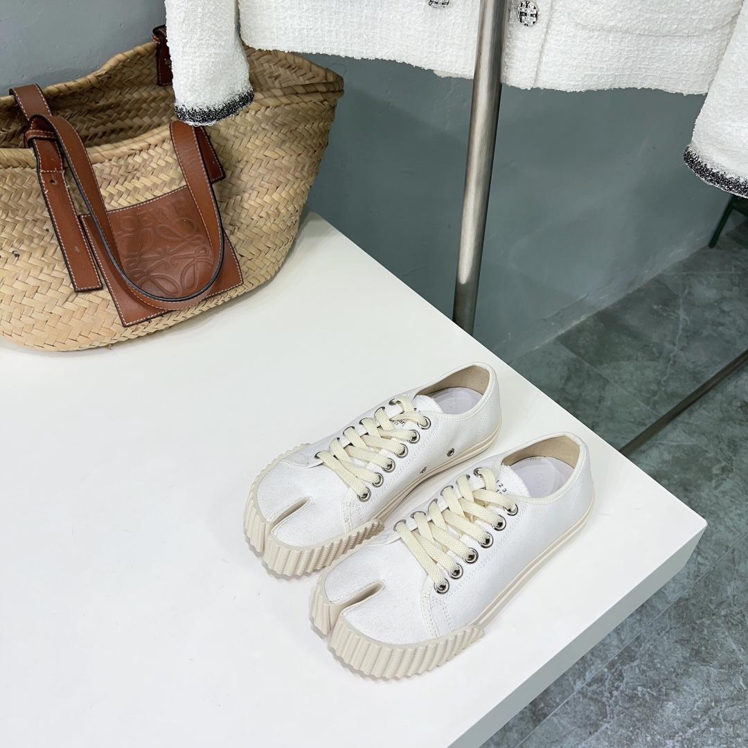 Maison Margiela Tabi Leather Sneakers - DopestKickz