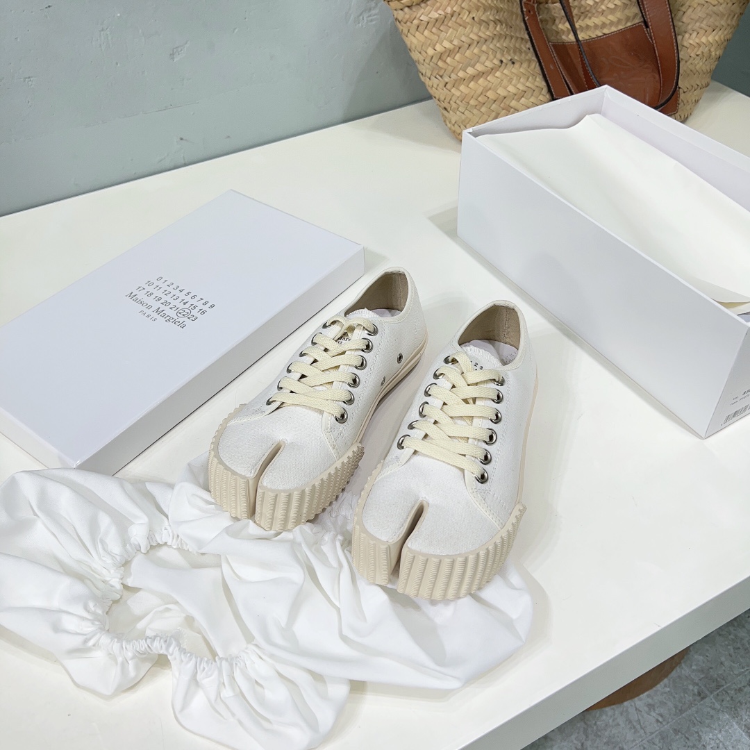 Maison Margiela Tabi Leather Sneakers - DopestKickz