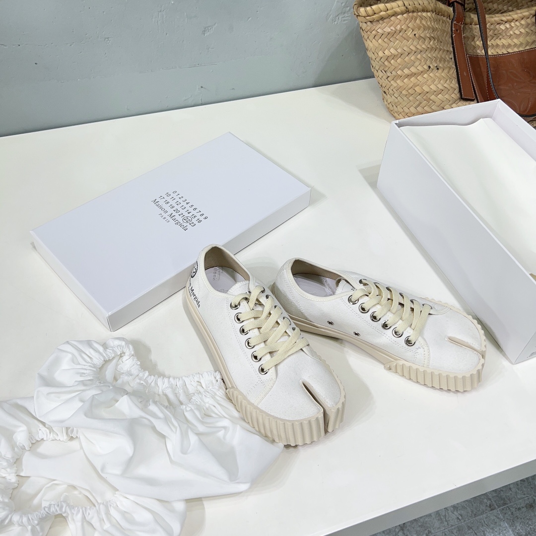 Maison Margiela Tabi Leather Sneakers - DopestKickz