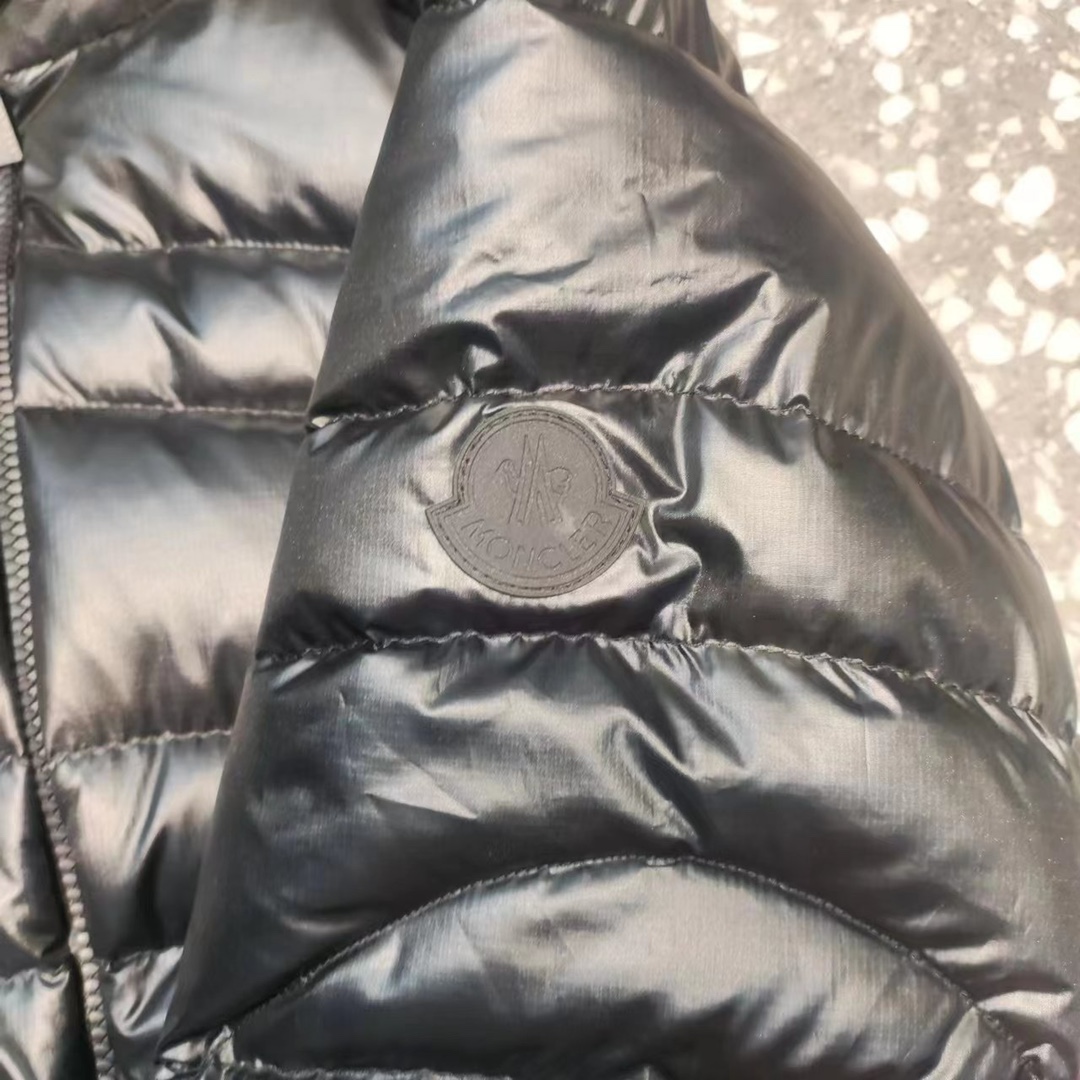Moncler Narlay Short Down Jacket - DopestKickz