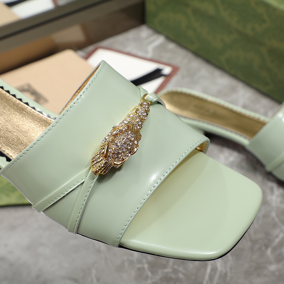 Gucci Women's Slide Sandal With Hardware - DopestKickz