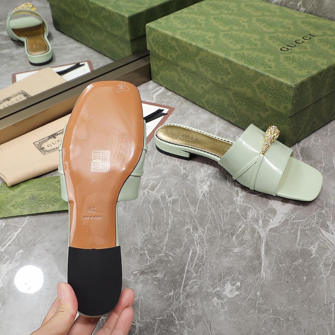 Gucci Women's Slide Sandal With Hardware - DopestKickz