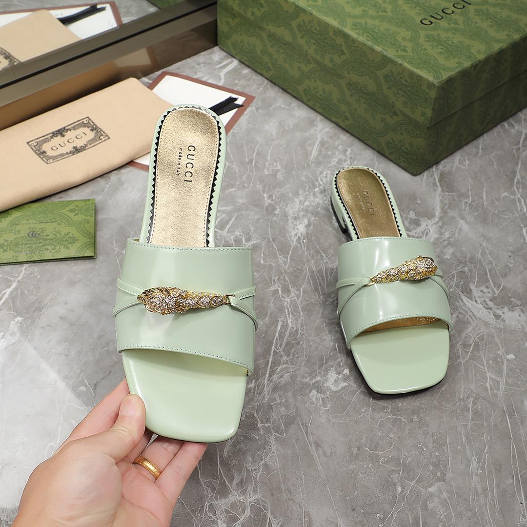 Gucci Women's Slide Sandal With Hardware - DopestKickz