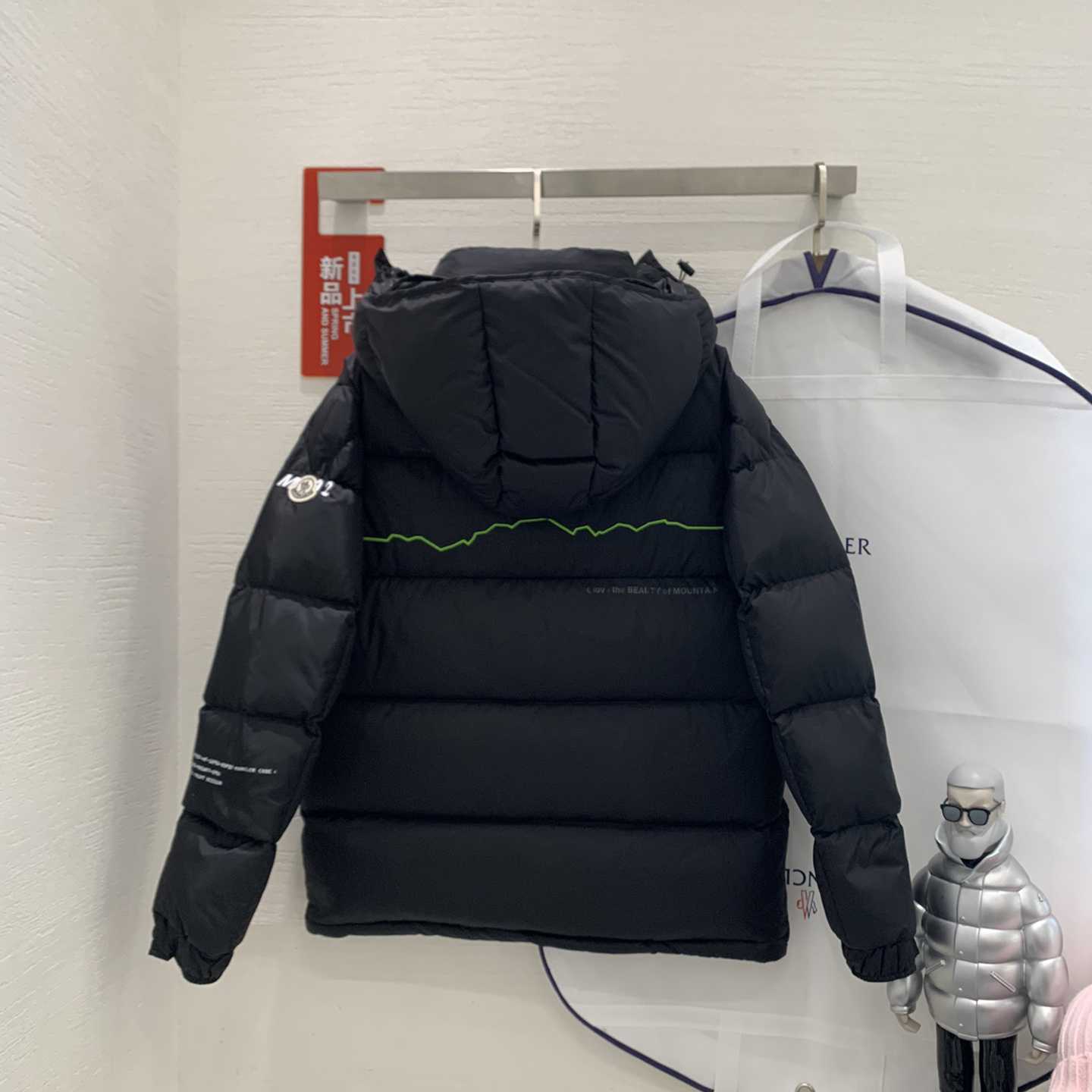 Moncler Acanthus Short Down Jacket - DopestKickz