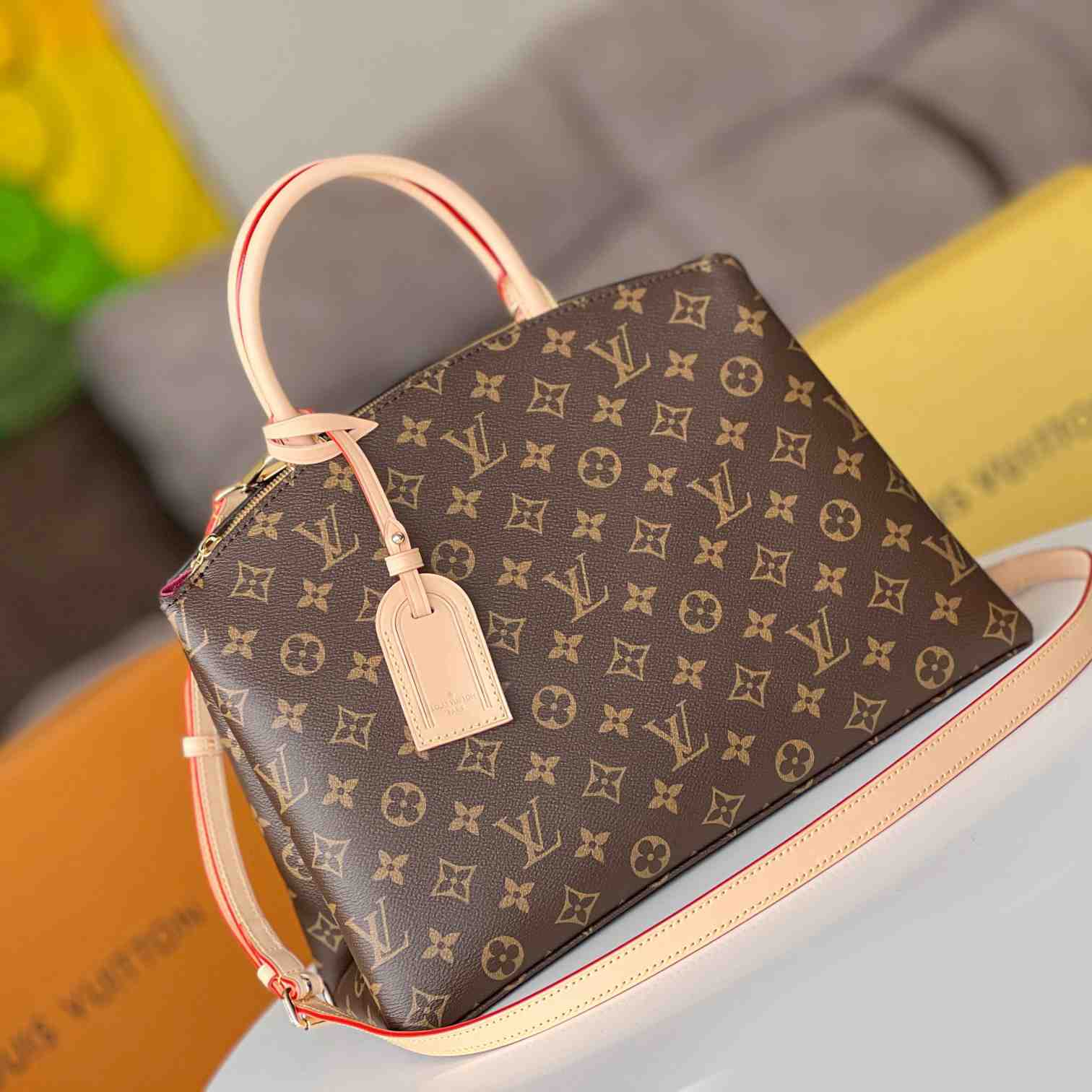 Louis Vuitton Grand Palais (34 x 24 x 15cm) - DopestKickz
