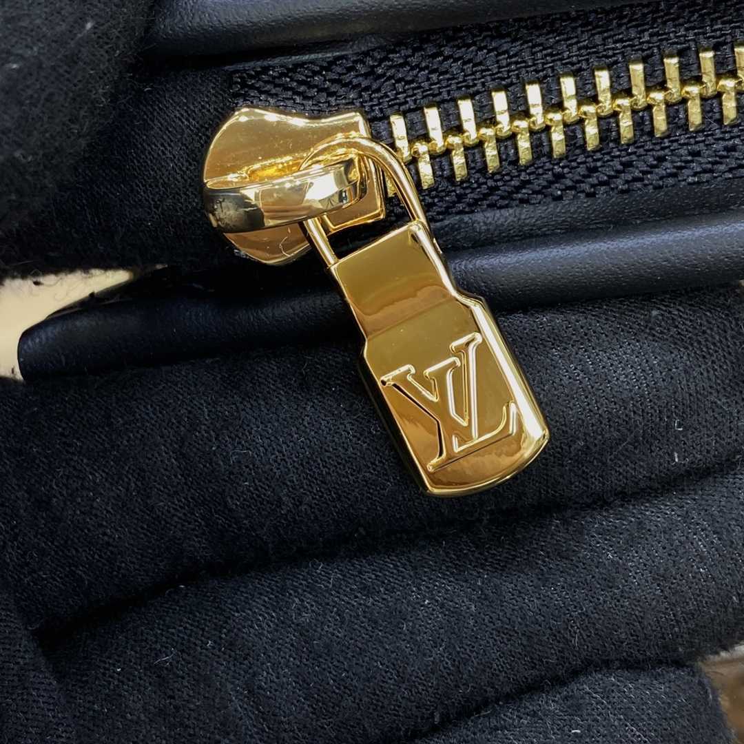 Louis Vuitton Toiletry Pouch On Chain  (25 x 20 x 5.5cm)M82521 - DopestKickz