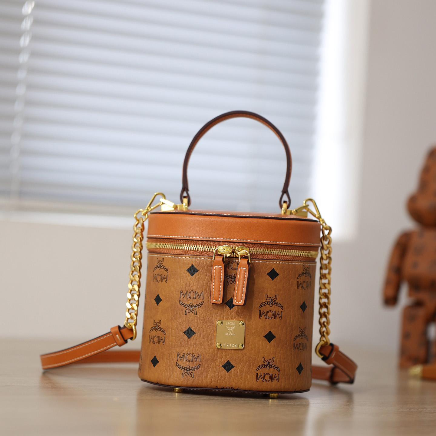 MCM Visetos Bucket Bag (14-16-16cm) - DopestKickz