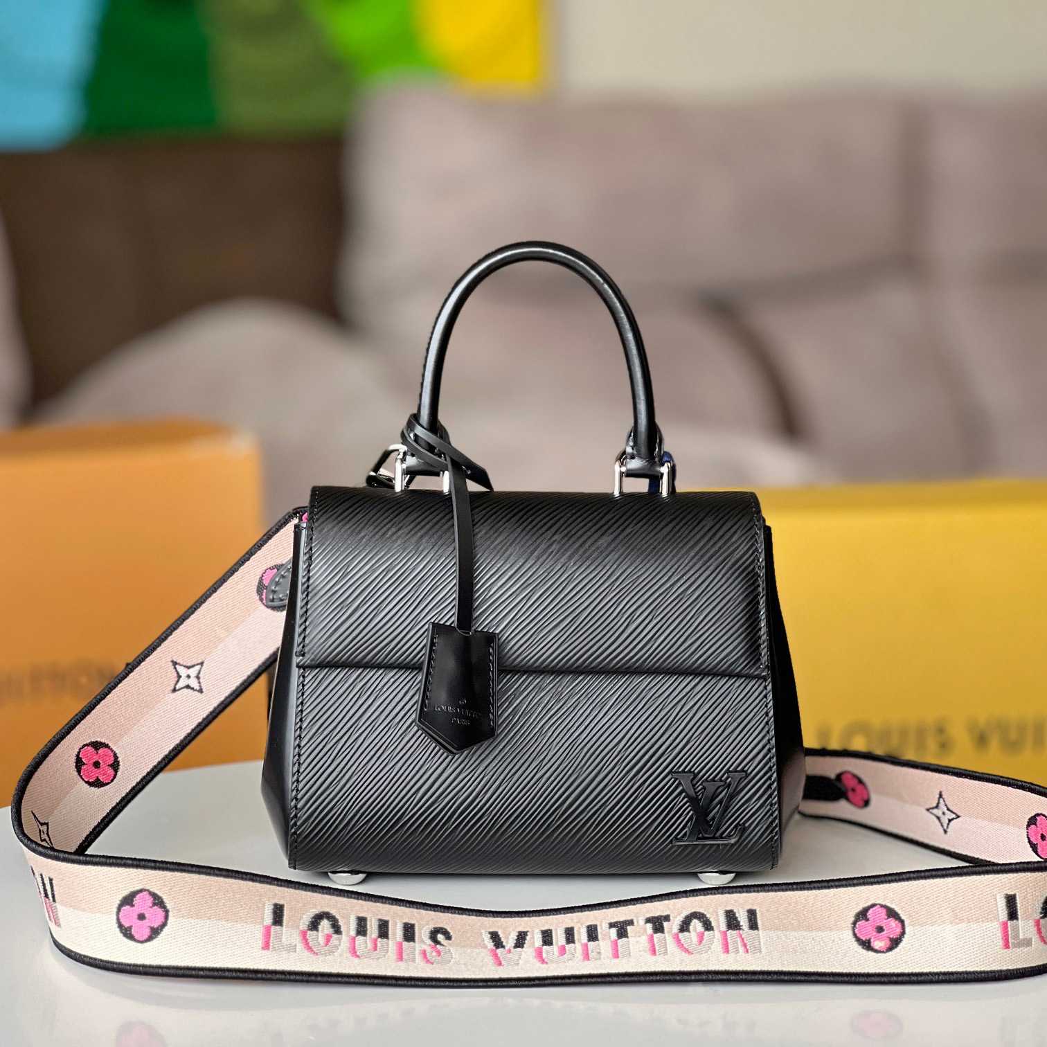 Louis Vuitton Cluny Mini (20 x 16 x 7.5cm)M58925 - DopestKickz
