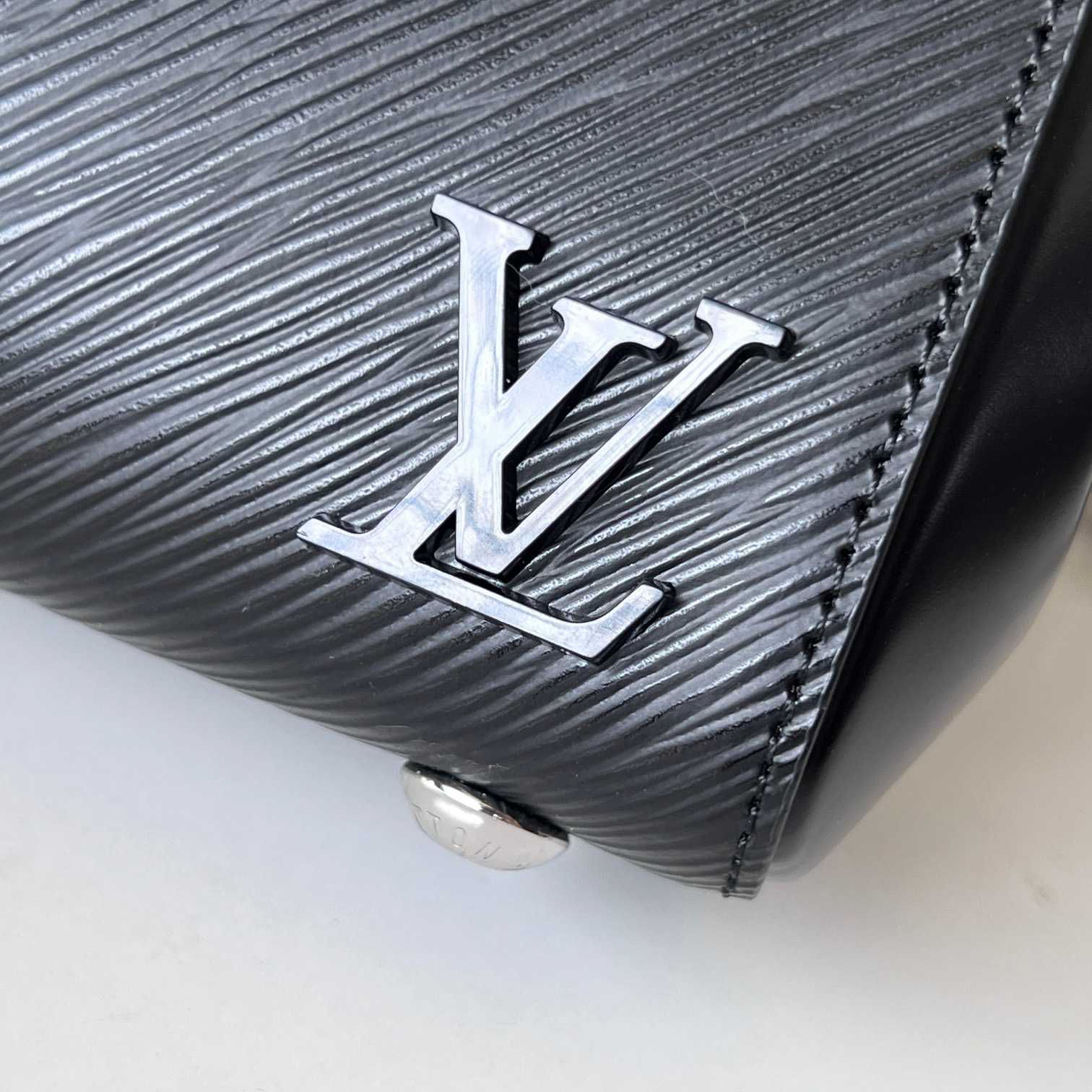 Louis Vuitton Cluny Mini (20 x 16 x 7.5cm)M58925 - DopestKickz