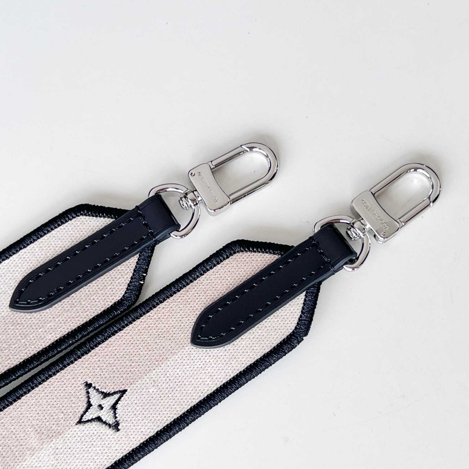 Louis Vuitton Cluny Mini (20 x 16 x 7.5cm)M58925 - DopestKickz