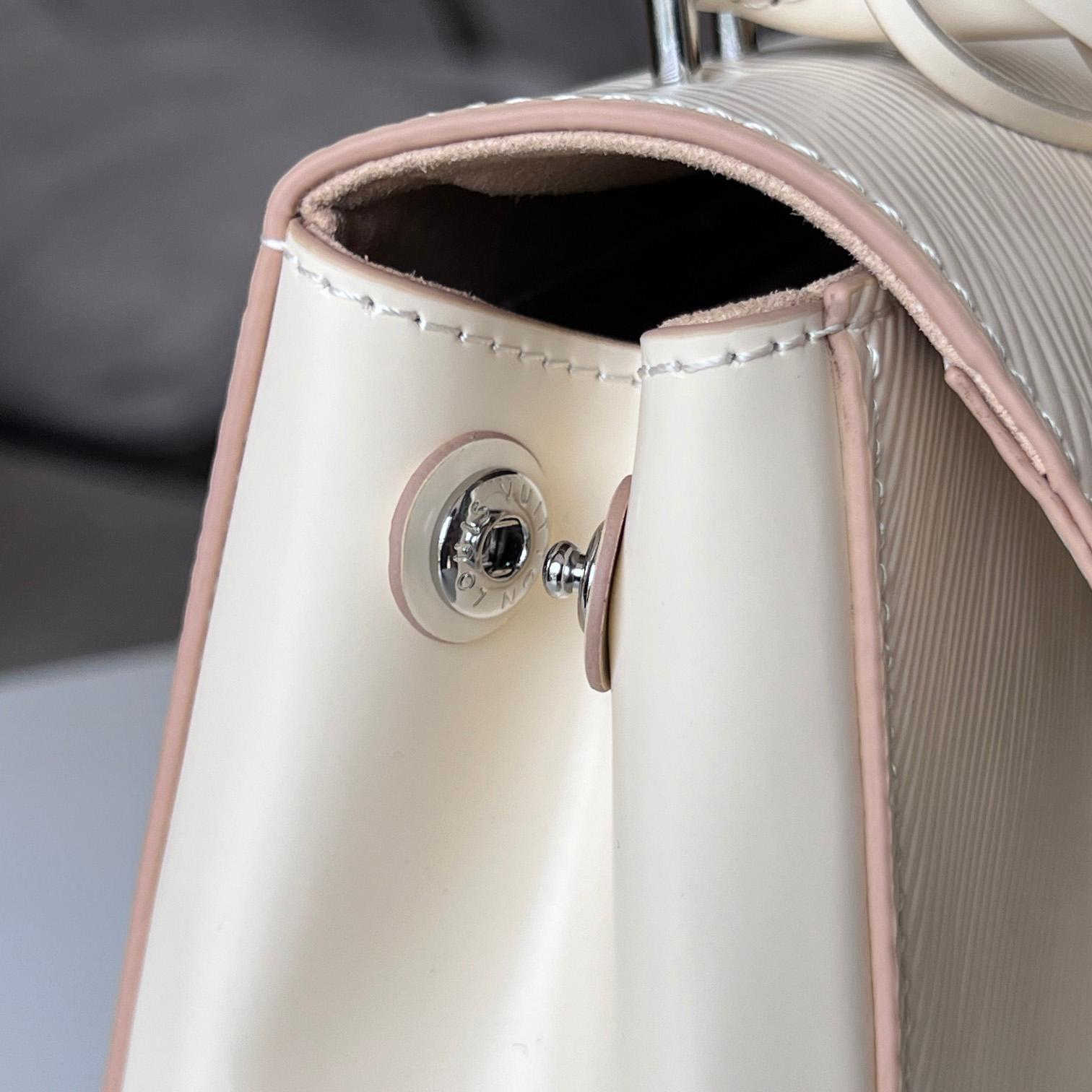 Louis Vuitton Cluny Mini (20 x 16 x 7.5cm)M58928 - DopestKickz