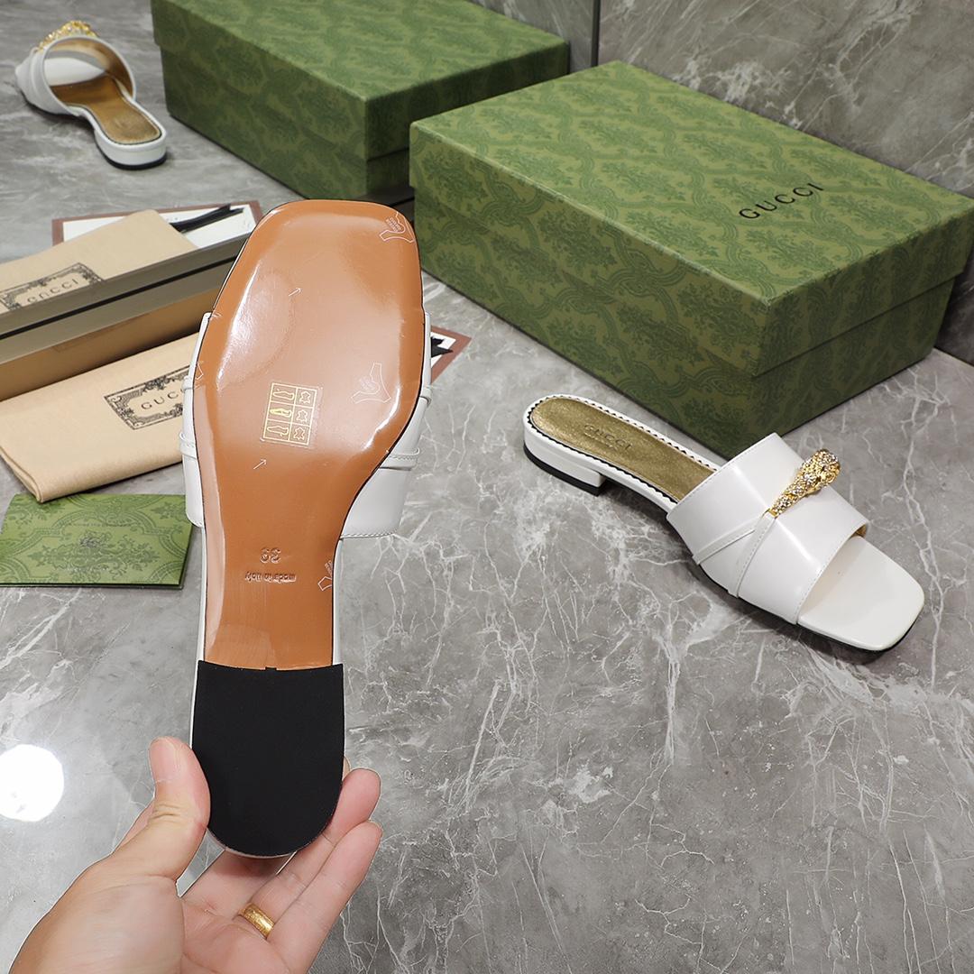 Gucci Women's Slide Sandal With Hardware - DopestKickz