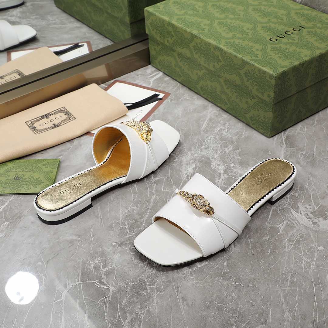 Gucci Women's Slide Sandal With Hardware - DopestKickz