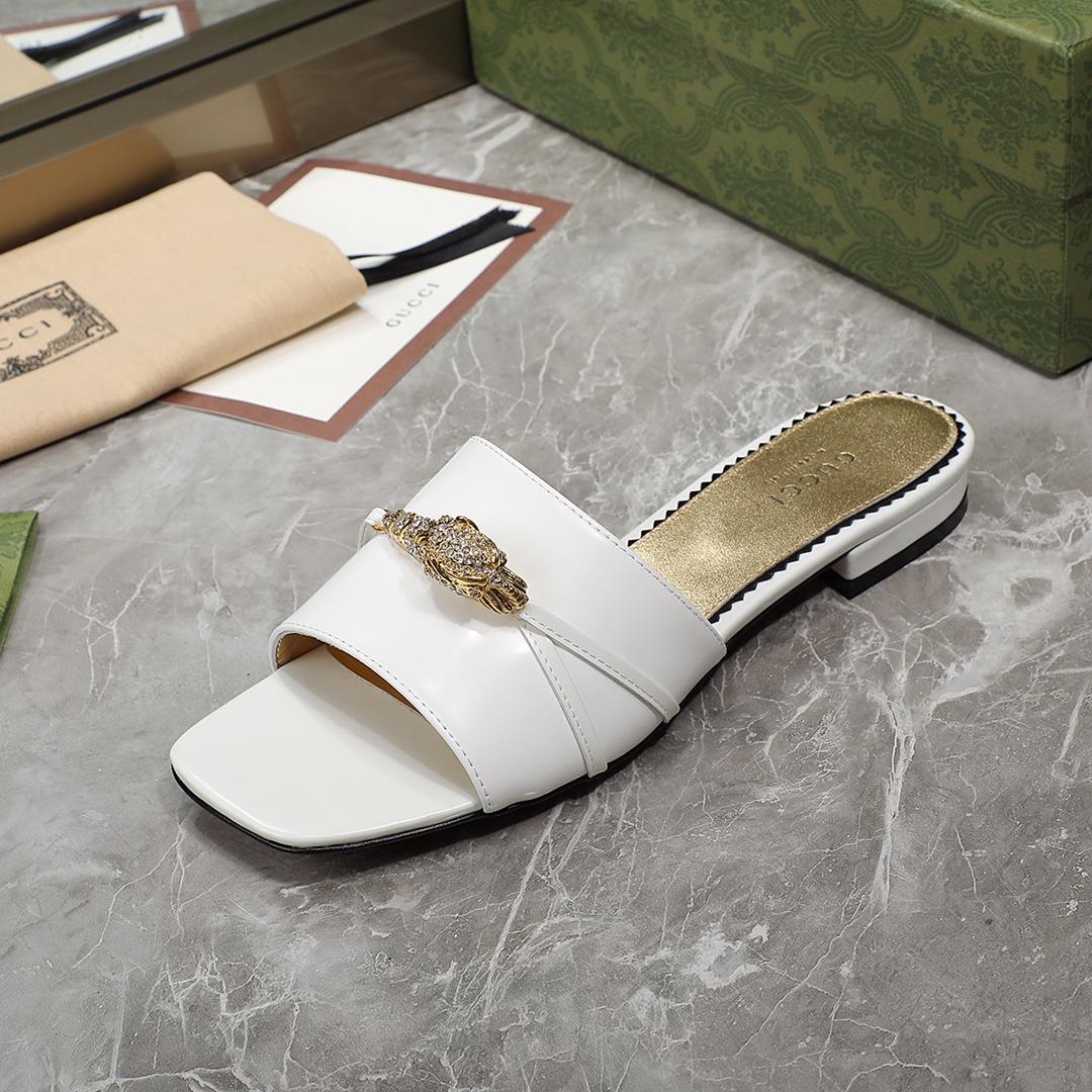 Gucci Women's Slide Sandal With Hardware - DopestKickz