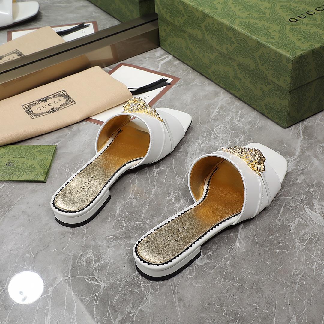 Gucci Women's Slide Sandal With Hardware - DopestKickz