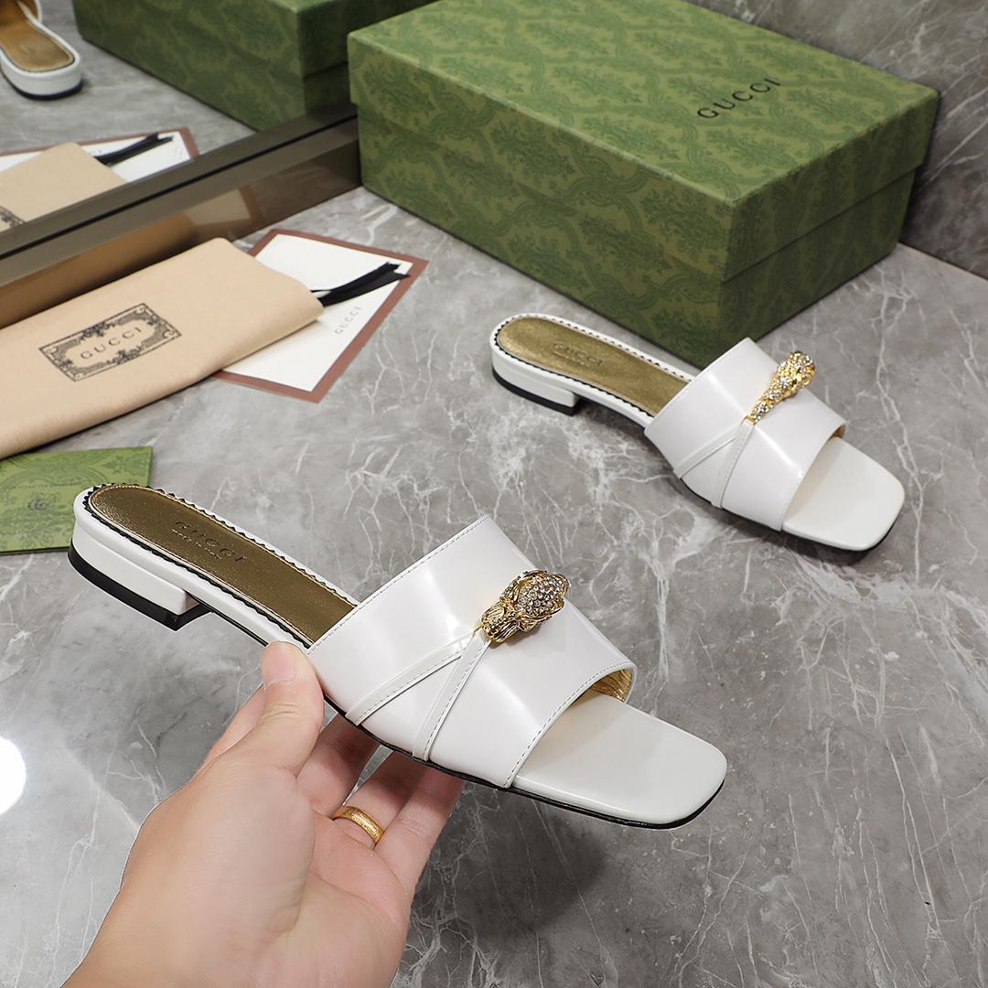 Gucci Women's Slide Sandal With Hardware - DopestKickz