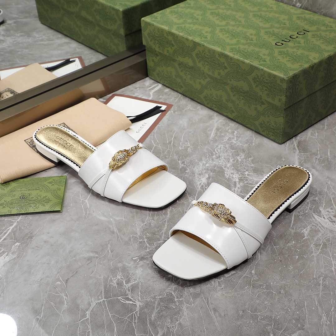 Gucci Women's Slide Sandal With Hardware - DopestKickz