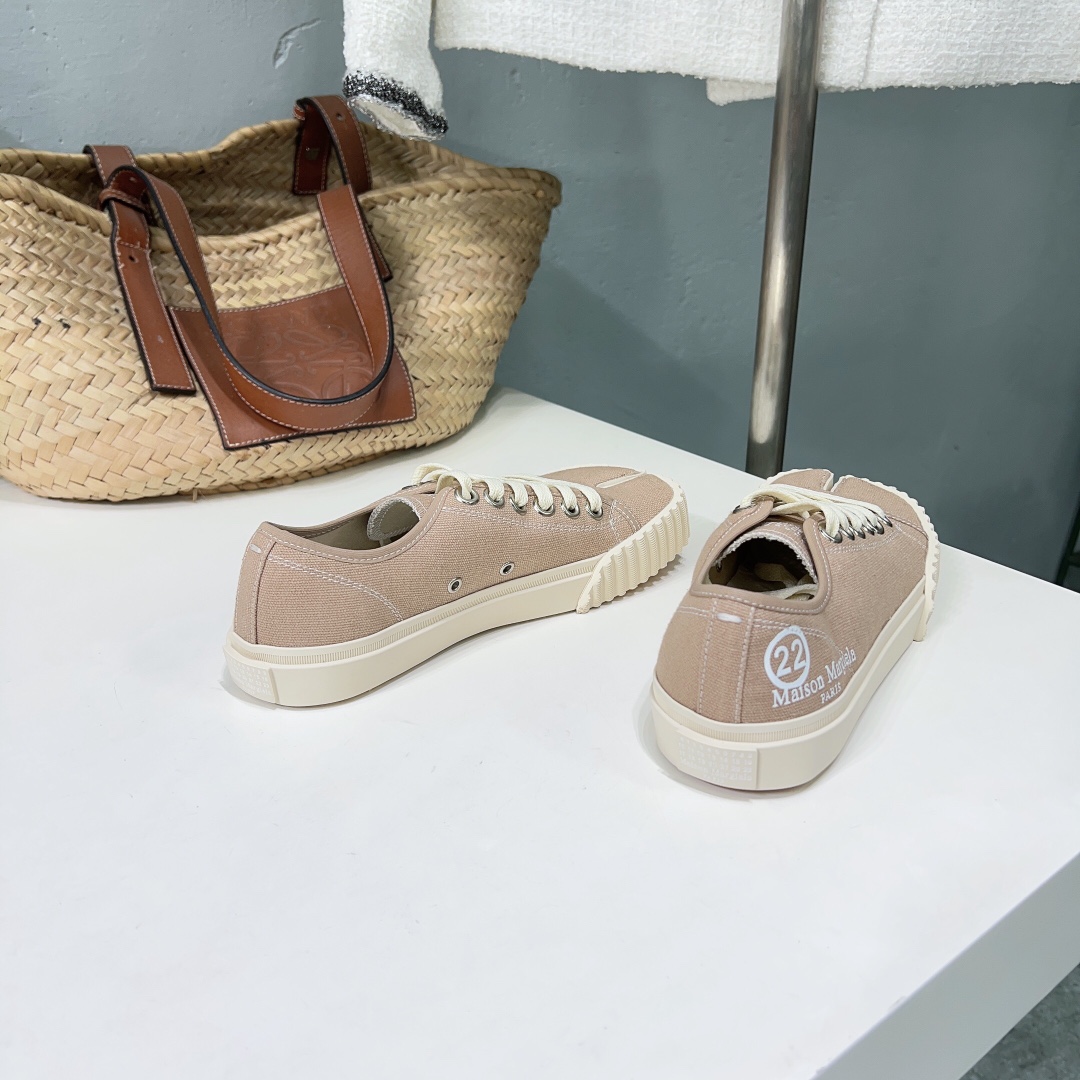 Maison Margiela Tabi Leather Sneakers    - DopestKickz