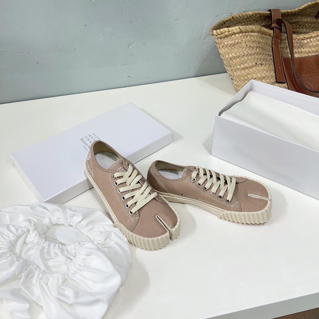 Maison Margiela Tabi Leather Sneakers    - DopestKickz