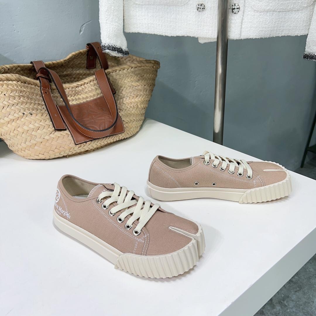 Maison Margiela Tabi Leather Sneakers    - DopestKickz