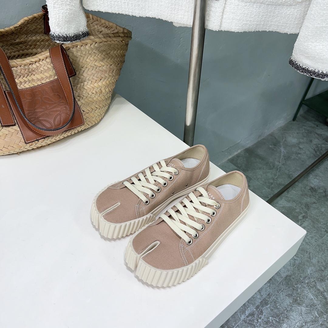 Maison Margiela Tabi Leather Sneakers    - DopestKickz