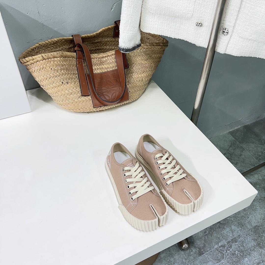 Maison Margiela Tabi Leather Sneakers    - DopestKickz