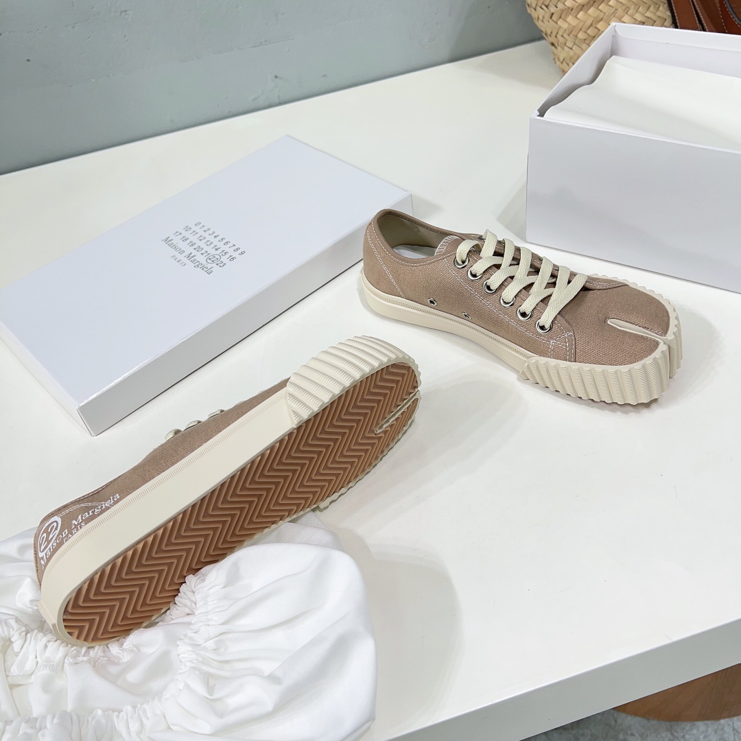 Maison Margiela Tabi Leather Sneakers    - DopestKickz