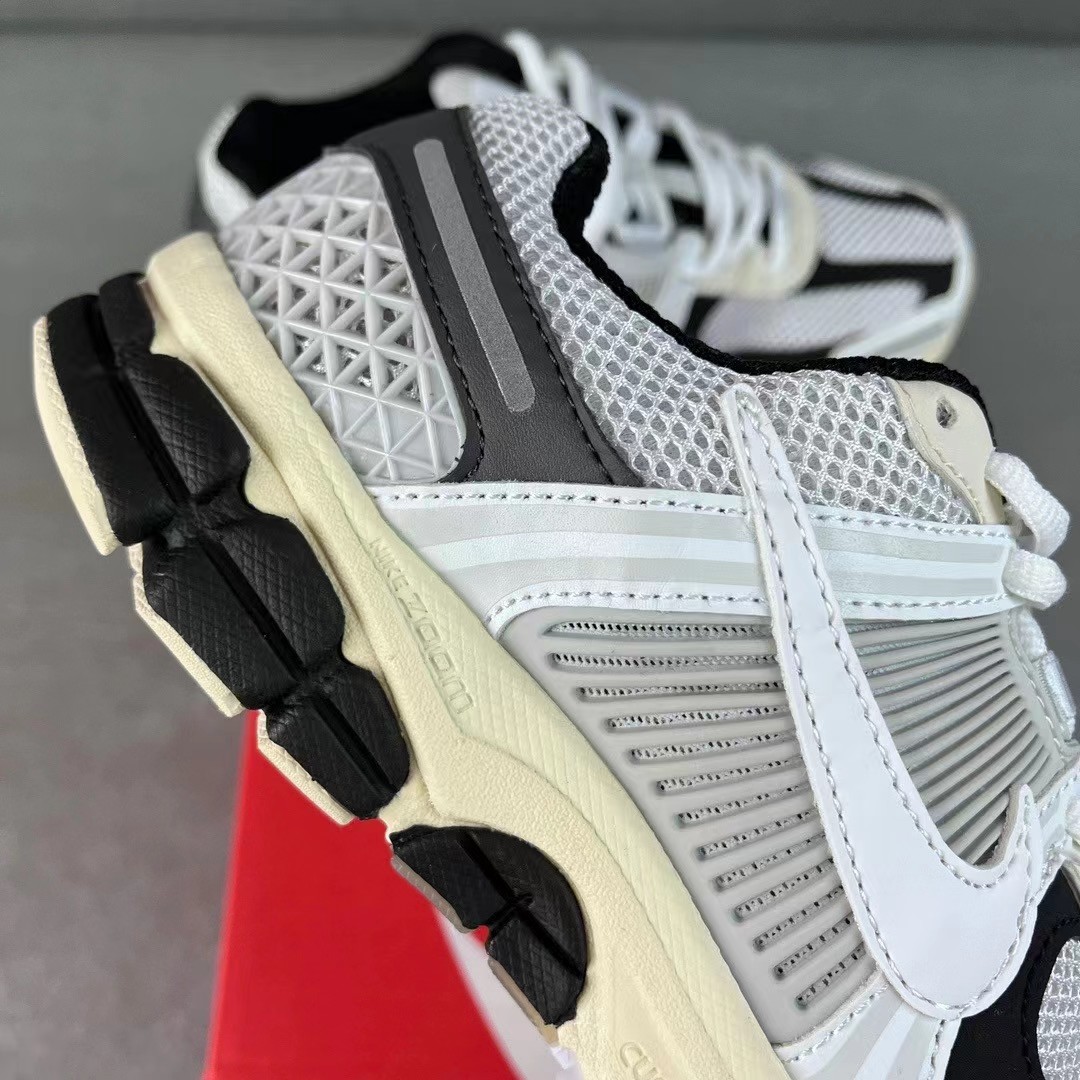 Nike Air Zoom Vomero 5 Sneaker     FN7649-110 - DopestKickz