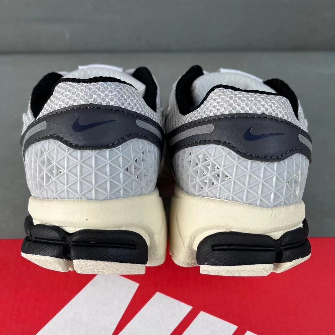 Nike Air Zoom Vomero 5 Sneaker     FN7649-110 - DopestKickz