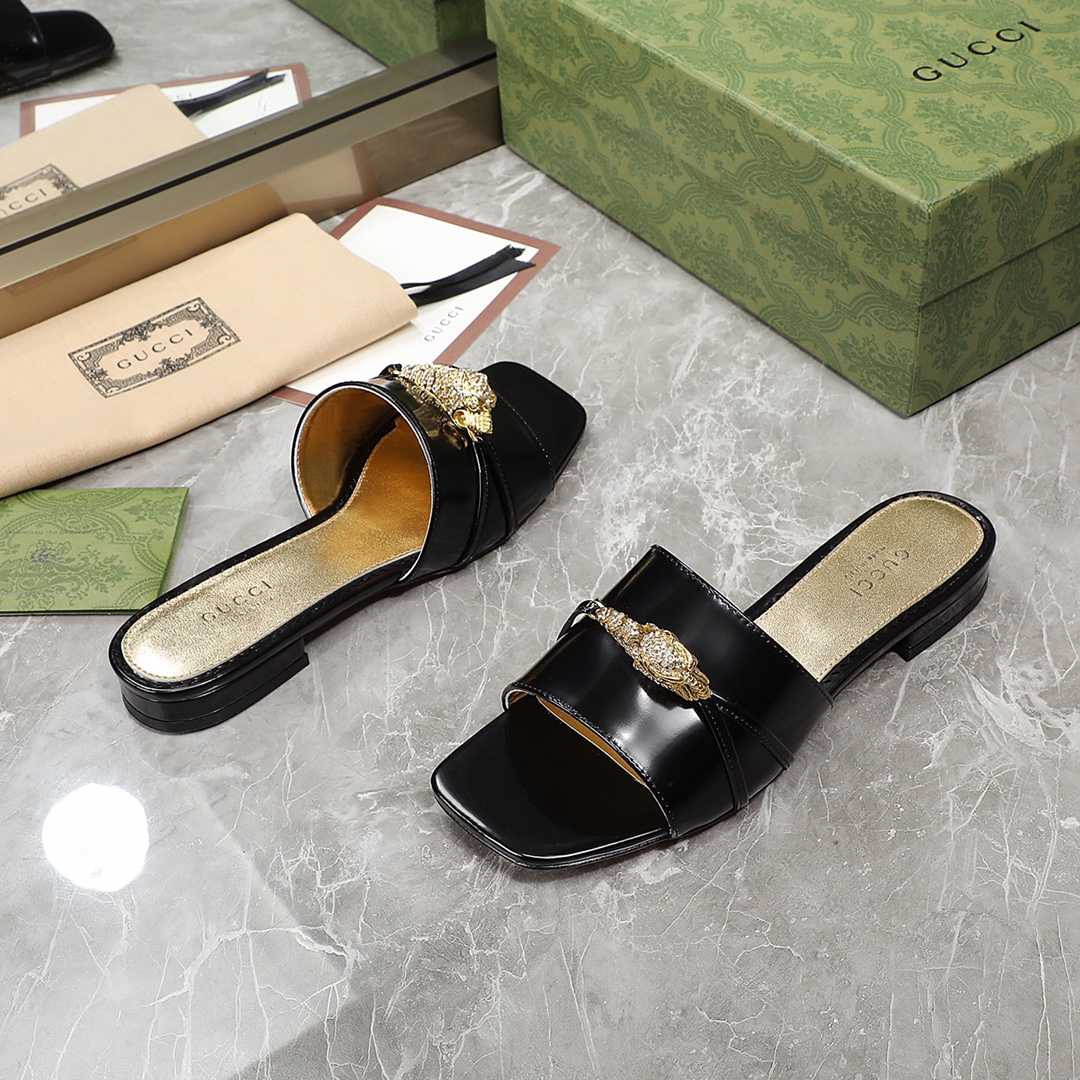 Gucci Women's Slide Sandal With Hardware - DopestKickz