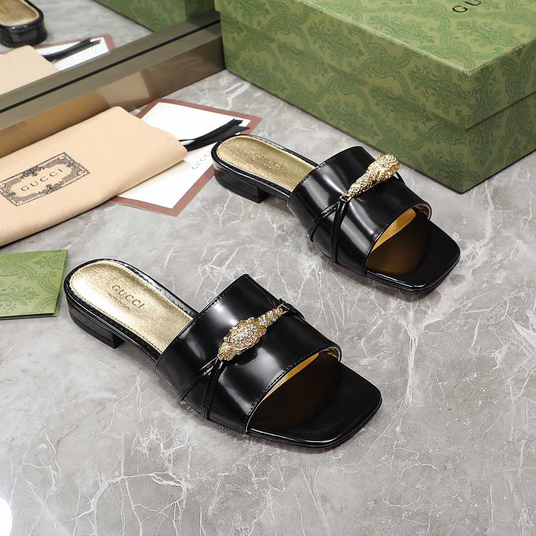 Gucci Women's Slide Sandal With Hardware - DopestKickz