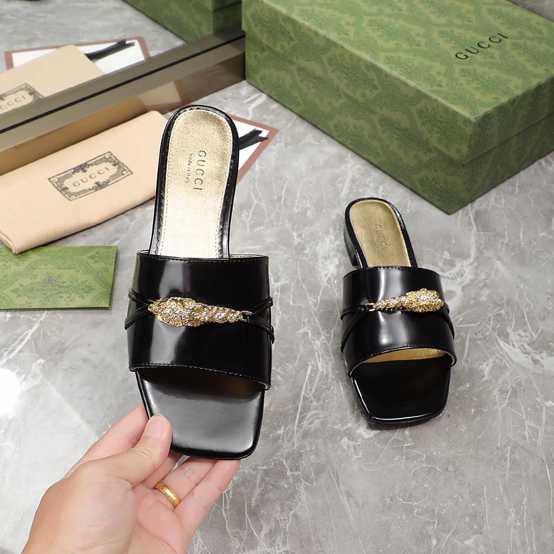 Gucci Women's Slide Sandal With Hardware - DopestKickz