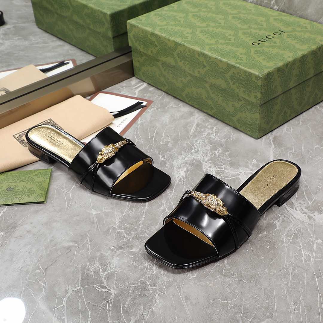 Gucci Women's Slide Sandal With Hardware - DopestKickz