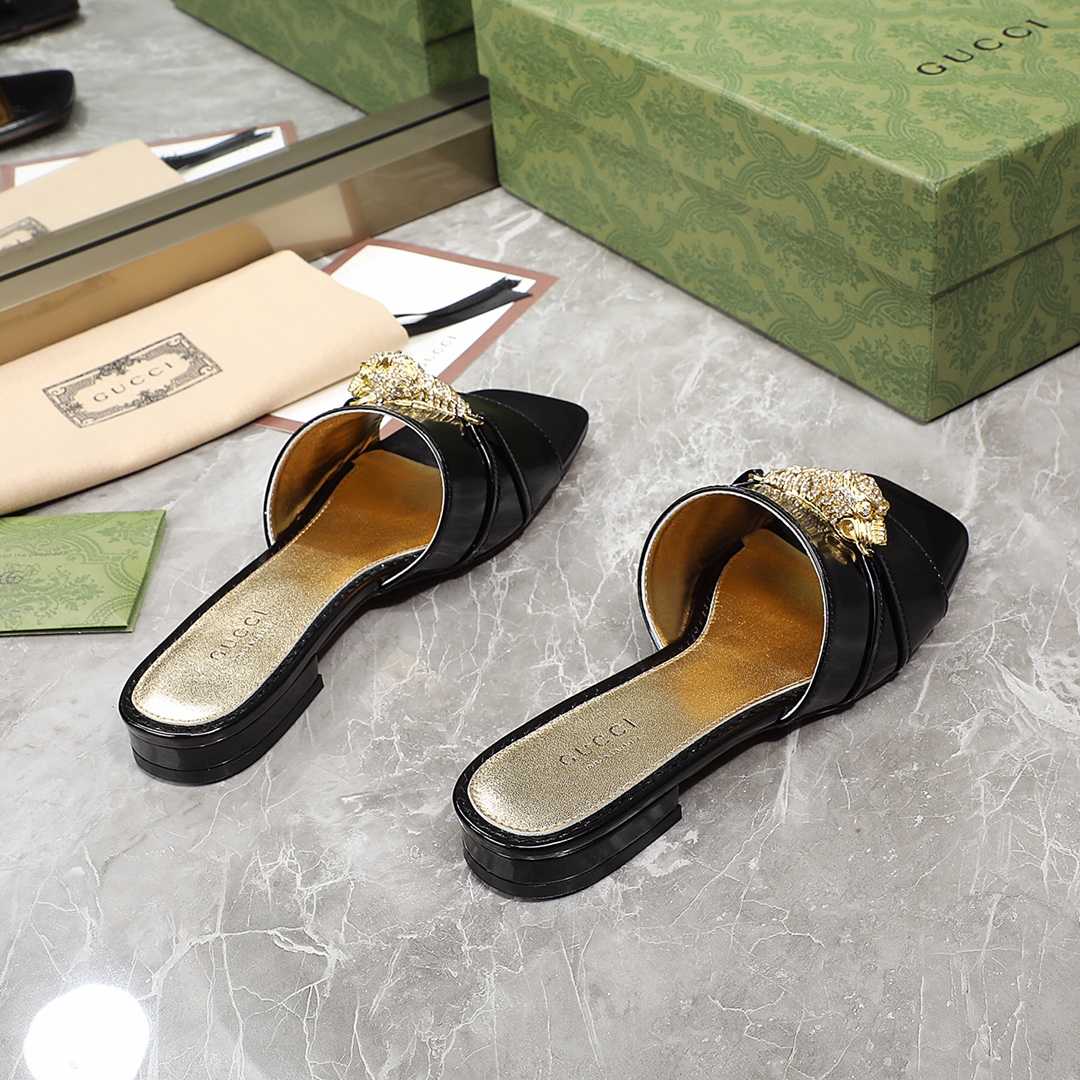 Gucci Women's Slide Sandal With Hardware - DopestKickz