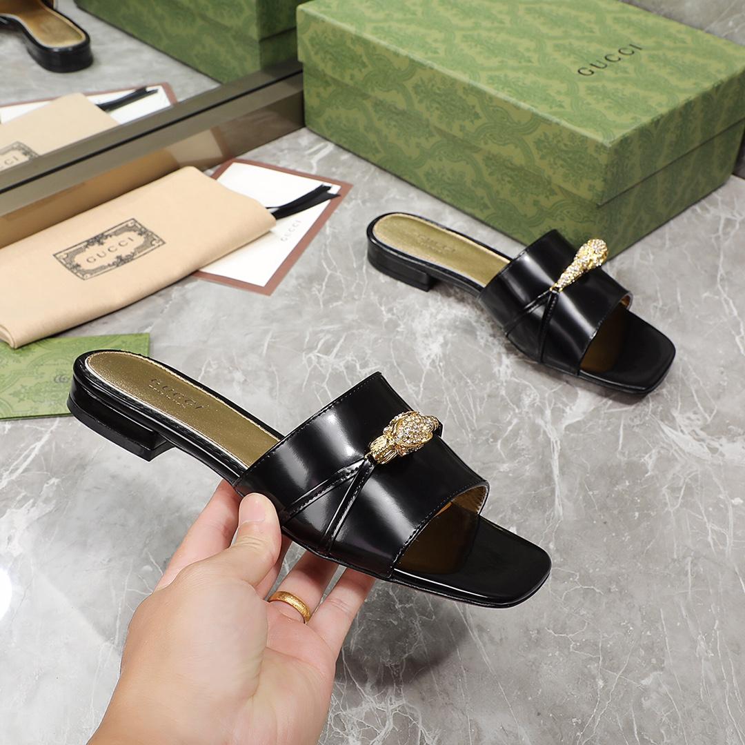 Gucci Women's Slide Sandal With Hardware - DopestKickz