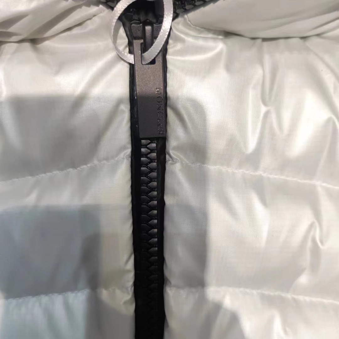 Moncler Narlay Short Down Jacket - DopestKickz