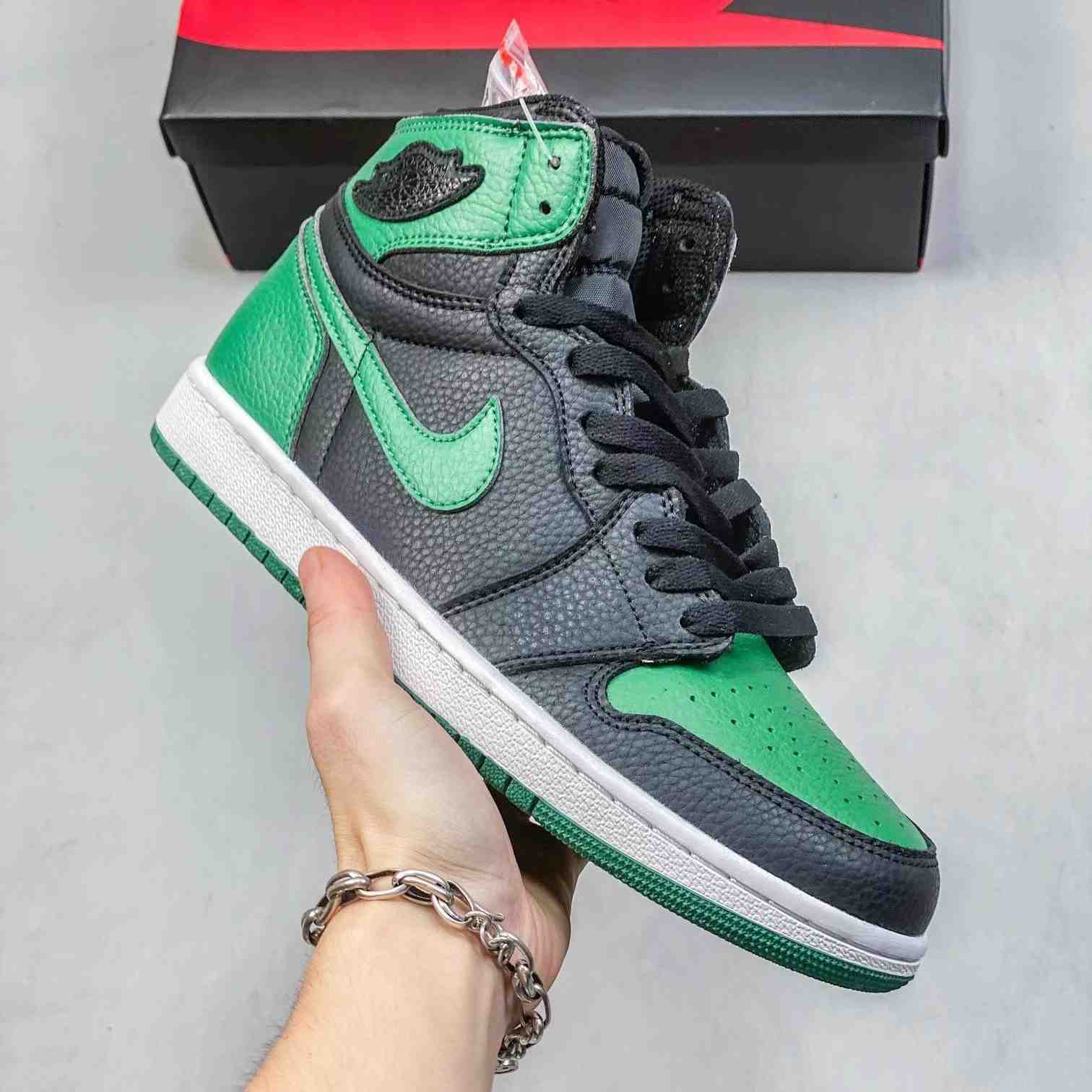 Air Jordan 1 Retro High OG Sneaker    8JYD031A31 - DopestKickz