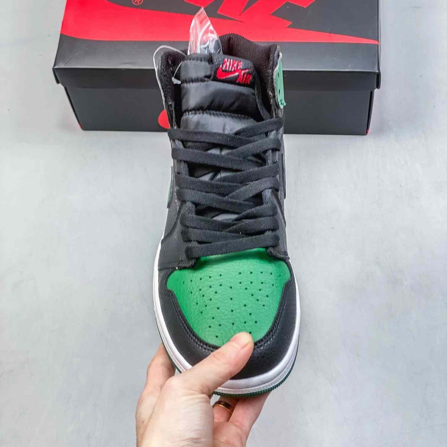 Air Jordan 1 Retro High OG Sneaker    8JYD031A31 - DopestKickz