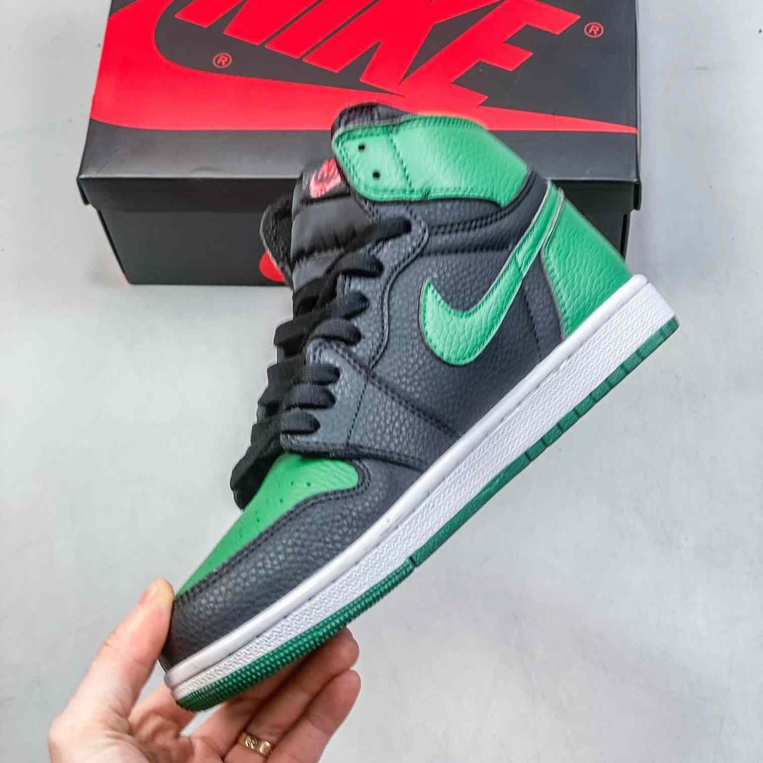 Air Jordan 1 Retro High OG Sneaker    8JYD031A31 - DopestKickz