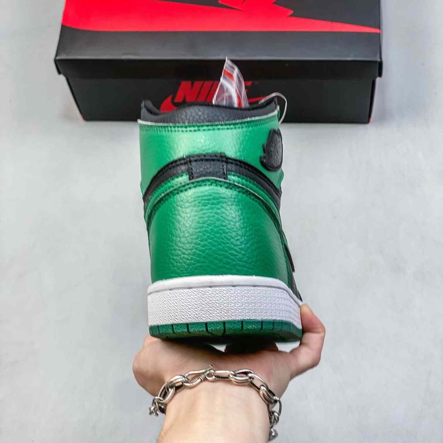 Air Jordan 1 Retro High OG Sneaker    8JYD031A31 - DopestKickz