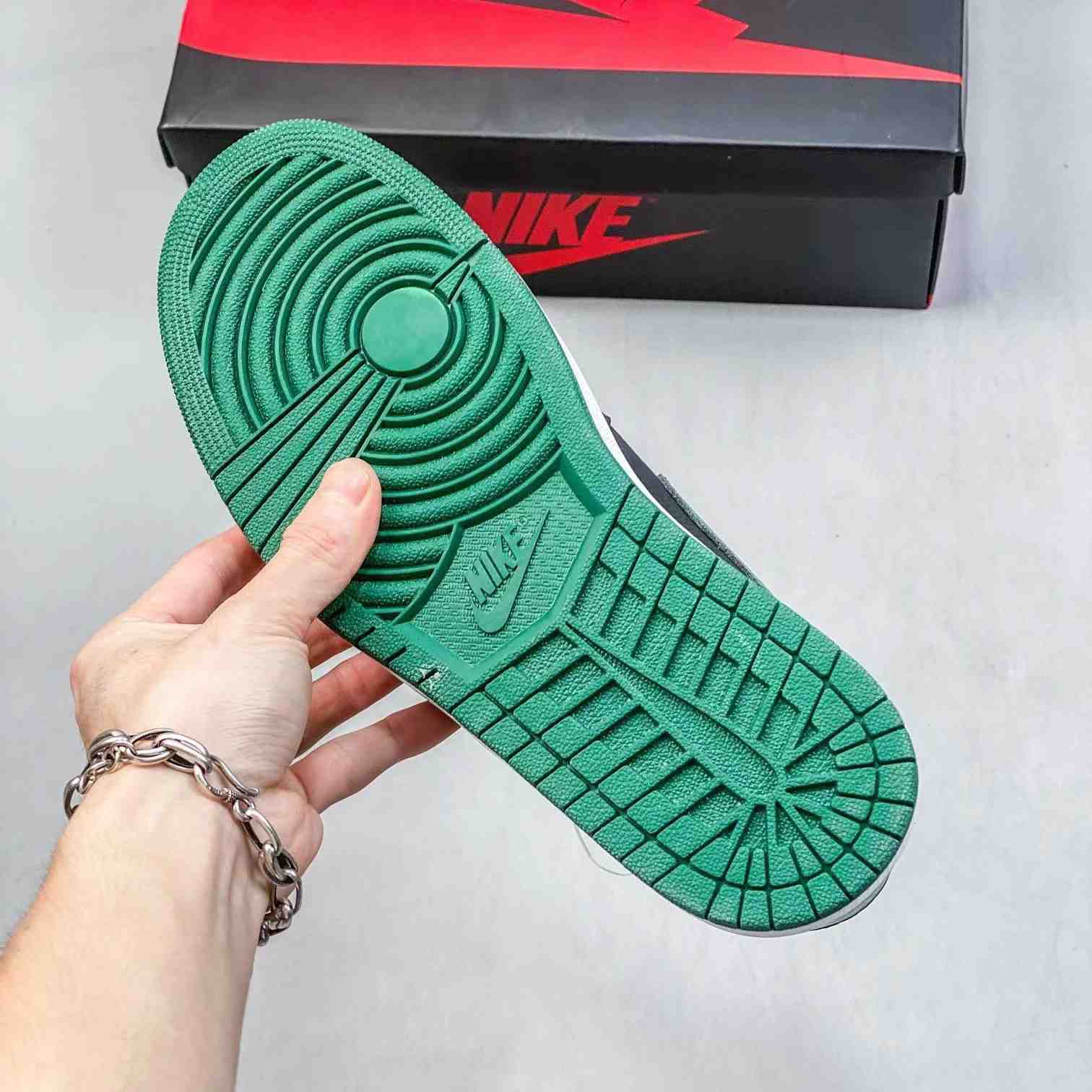 Air Jordan 1 Retro High OG Sneaker    8JYD031A31 - DopestKickz