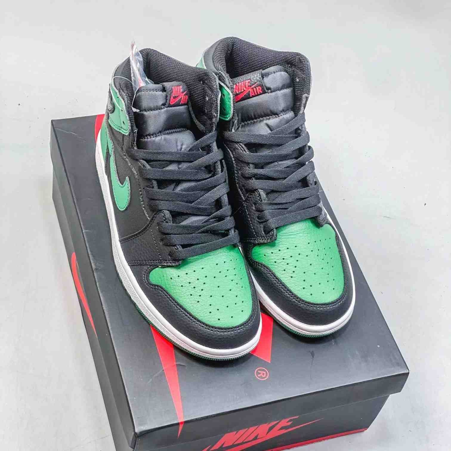 Air Jordan 1 Retro High OG Sneaker    8JYD031A31 - DopestKickz