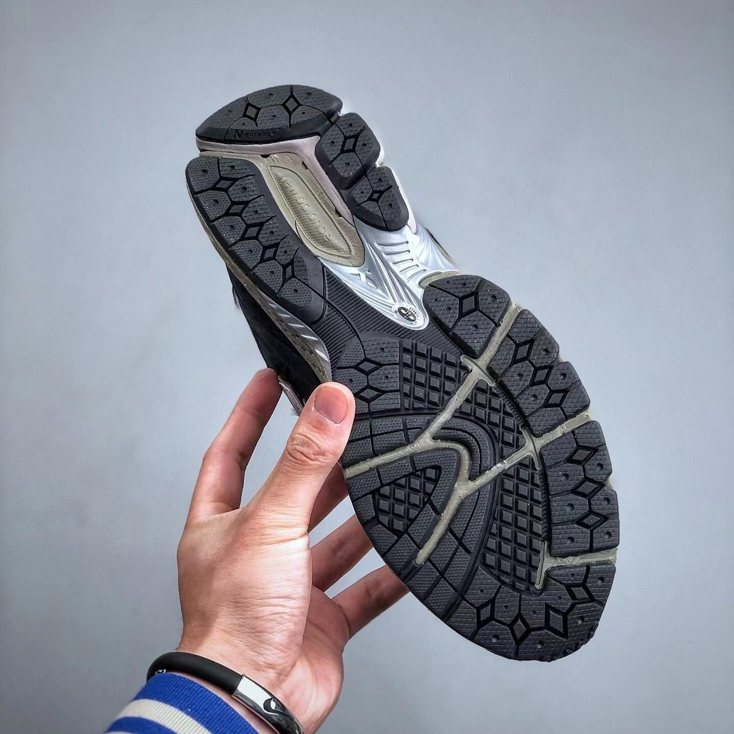 New Balance 2002R Trainers - DopestKickz