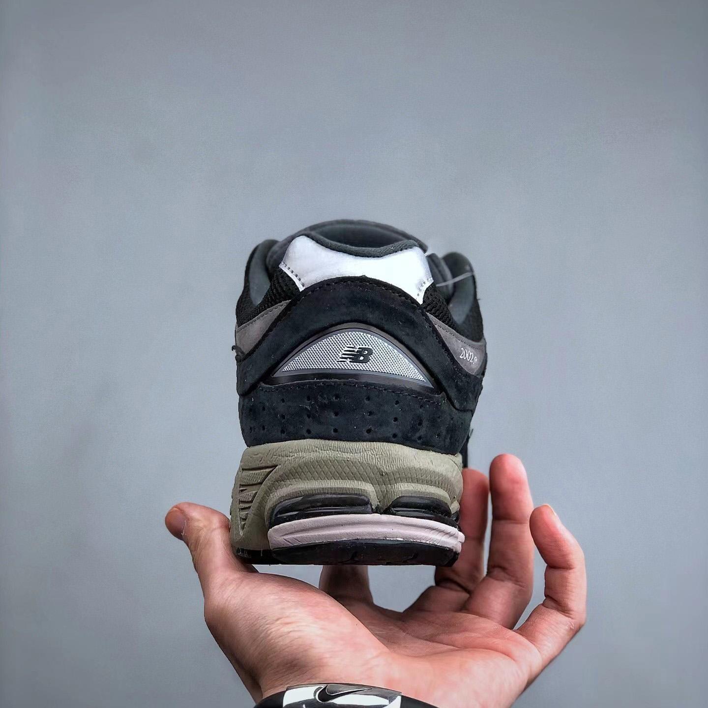 New Balance 2002R Trainers - DopestKickz